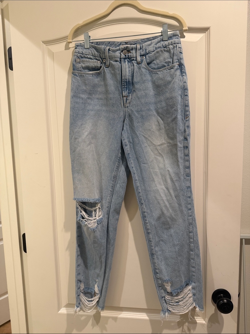 Good American size 2/26 jeans raw hem and destruction